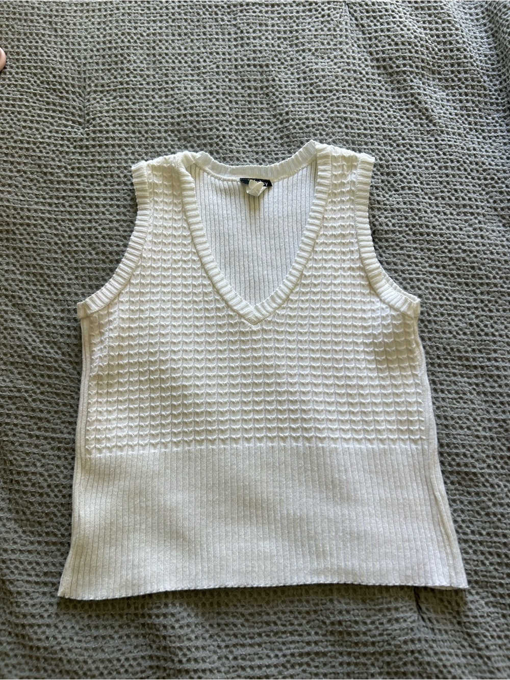 Daisy White Textured V-Neck Tank